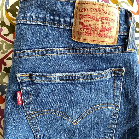 SOLD ❤️ Levi’s Boyfriend shorts - Picture 4 of 4